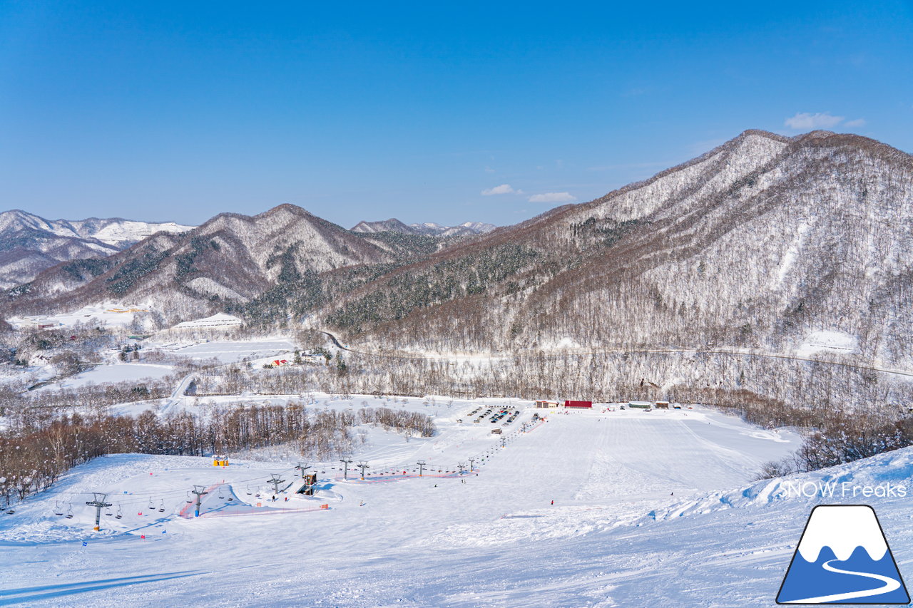 桂沢国設スキー場｜連日の冷え込みで雪質はドライ！美しく漂う綺麗な雪煙で遊んでみましょう♪